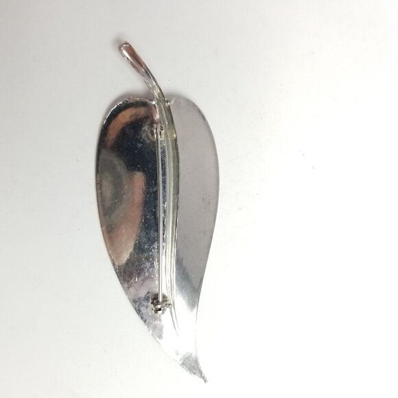 Vintage Leaf Shape Brooch, Minimal Silver Tone Design, Lapel Pin, Unisex - Picture 3 of 5